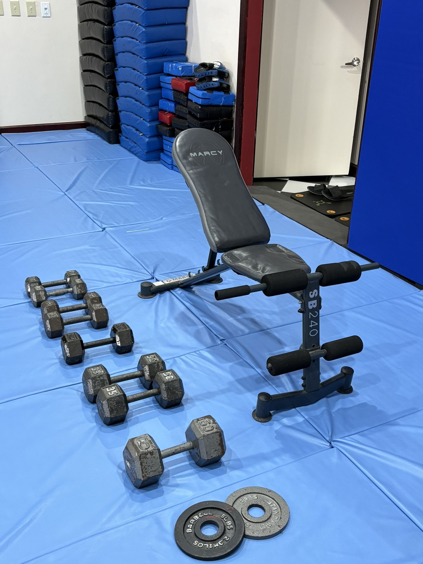 Home Gym Set – Bench + Dumbbells (15–50 lb)