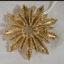 Vintage Signed AVON Starburst Flower Gold Tone Brooch Pin