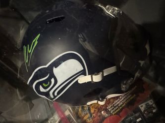 Kenneth walker helmet