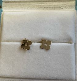 14k yellow gold clover studs