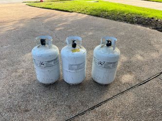 3 propane tanks