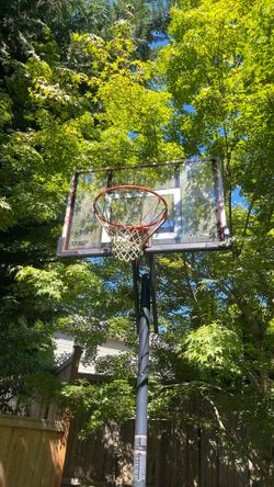 Outdoor basketball hoop - adjustable