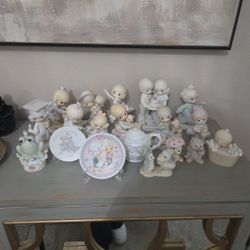 Precious Moments Collection 1987 Includes 19 Figurine Porcelain