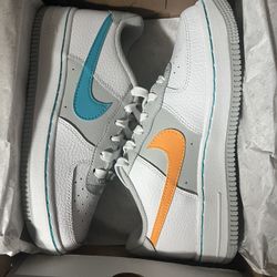 Nike Air Force 1 Low EMB (GS) Size 4.5