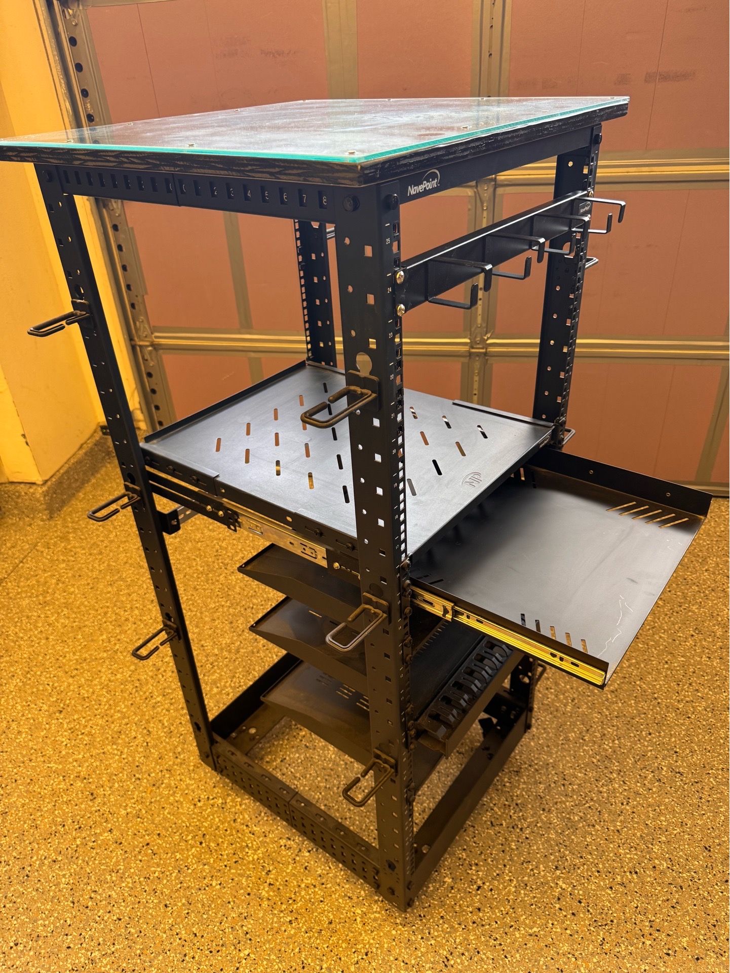 25ru Rack 25RU rolling server rack for Sale in Anaheim, CA - OfferUp