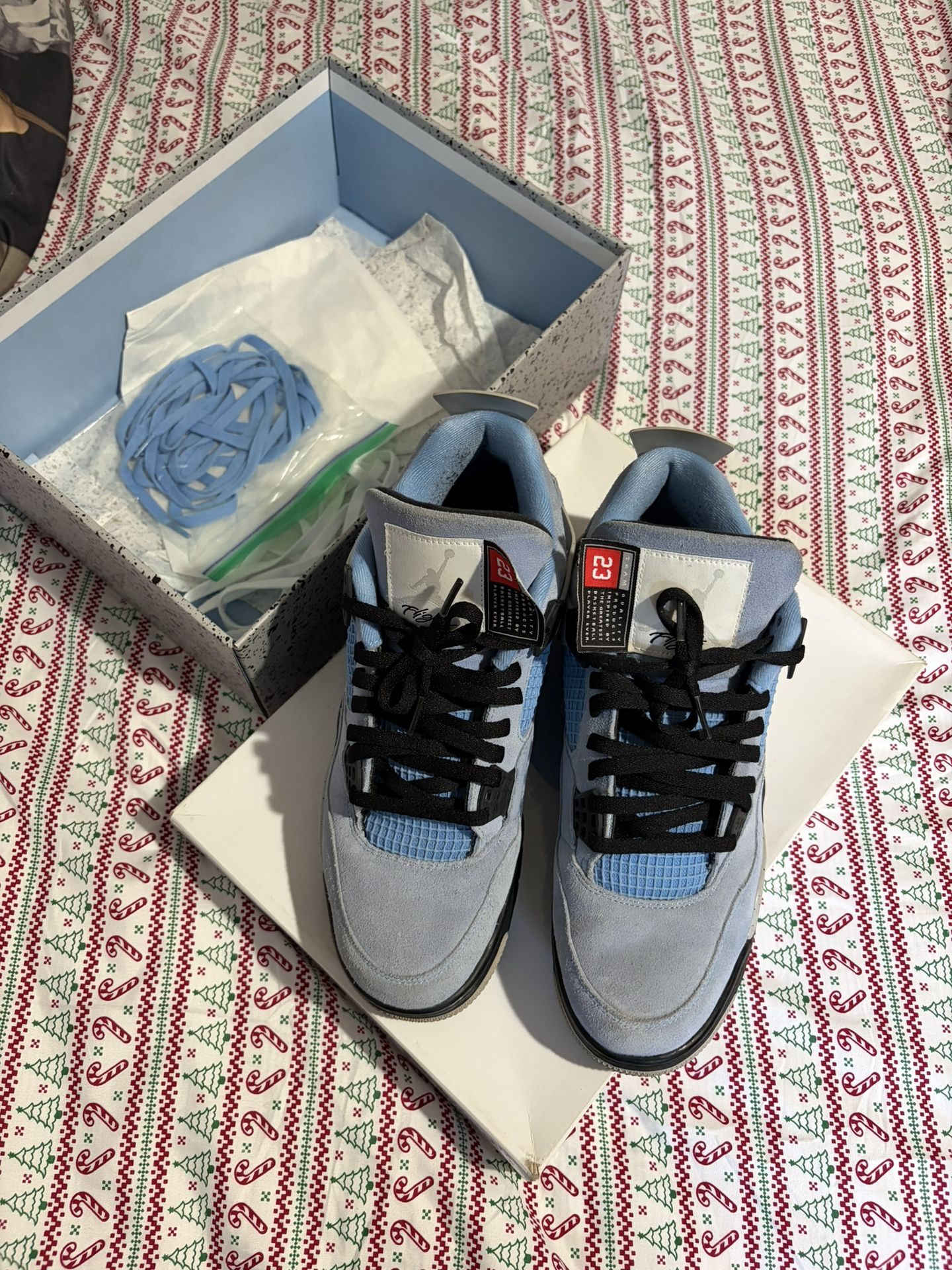 Jordan 4’s MEN UNC Blue Size 11