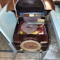 Antique  Radio Turn table 