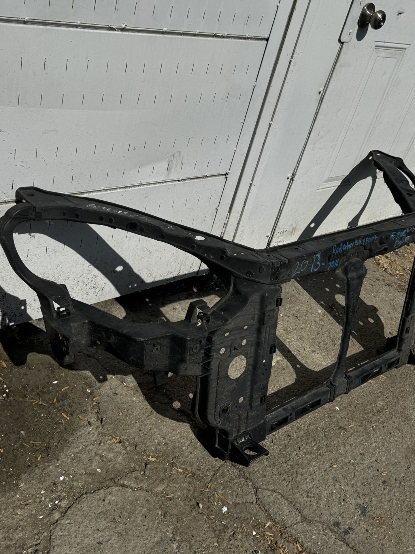 Radiador Support Génesis Coupe 13-16