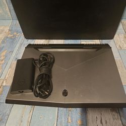 Alienware AW17R4-7352SLV-PUS 17" QHD Laptop
