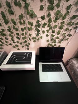 BRAND NEW Apple MacBook Pro 16” M5 PRO 18/20 48GB RAM 1TB Storage (Includes 140W Power adapter, Thunderbolt dock, Laptop Sleeve, and external USB C St