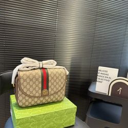 Single-shoulder messenger bag