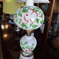 REALLY NEAT LOOKING ANTIQUE  DOUBLE  GLASS  TABLE LAMP WORKS GREAT 