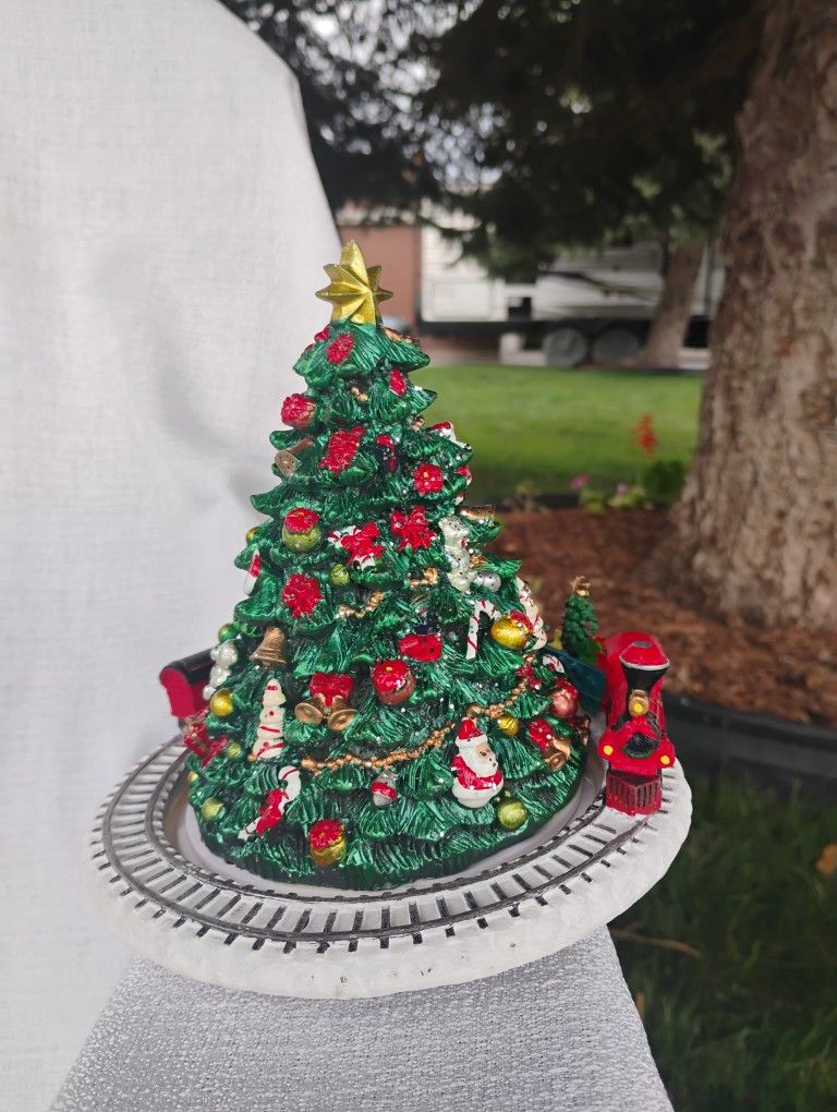 I Wish You A Merry Christmas Musical Tree Carousel