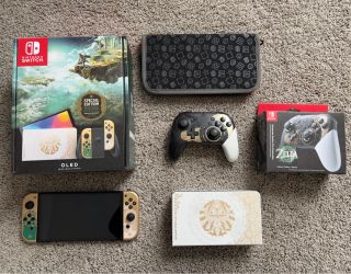 Zelda edition Nintendo Switch  OLED  with Pro controller and case