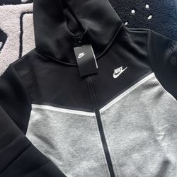 Nike Tech Size M 