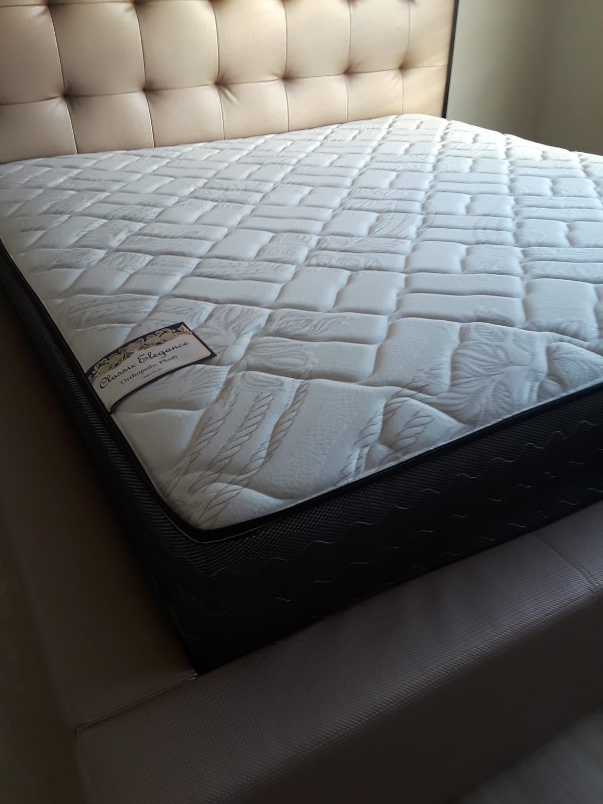 NEW PLUSH KING MATTRESS WITH BOX SPRING 🆕️ ALL SIZES IN STOCK♨️ Bed frame isn't available