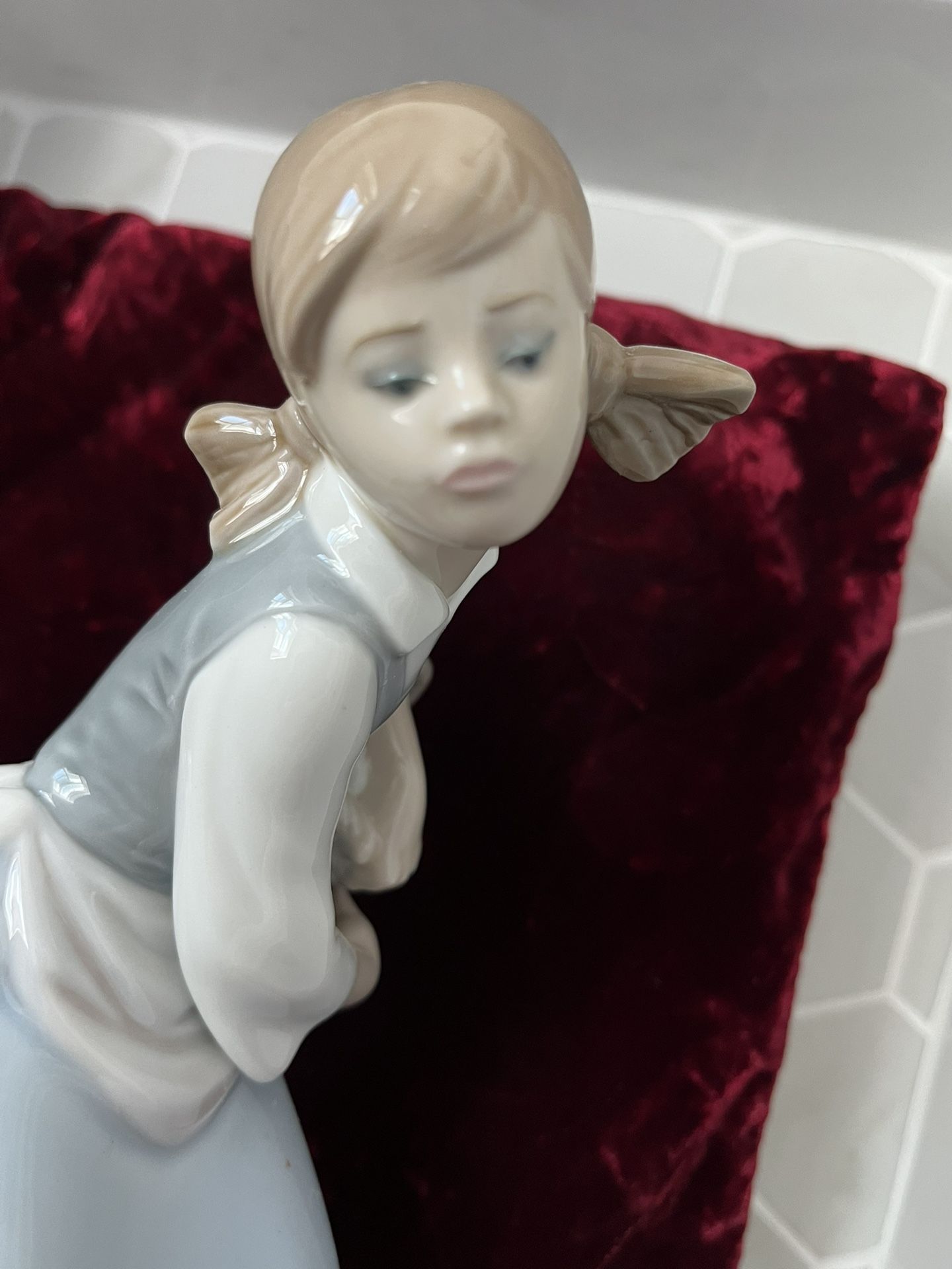 Lladro, Naughty Dog (retired Figurine 1995)