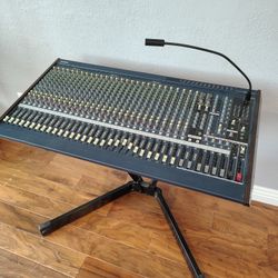 Yamaha 32 Channel Analog Mixer