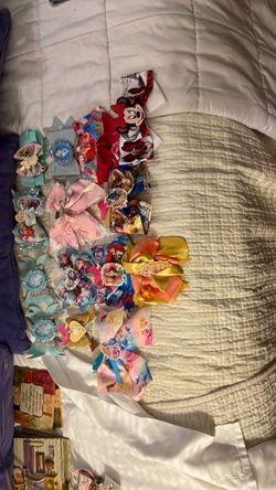 Set of 16 Disney hair bows