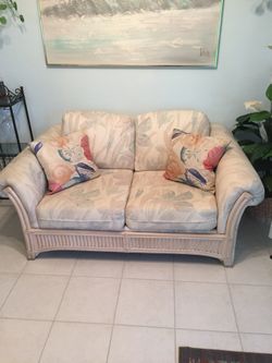 Love seat w/end table and lamp