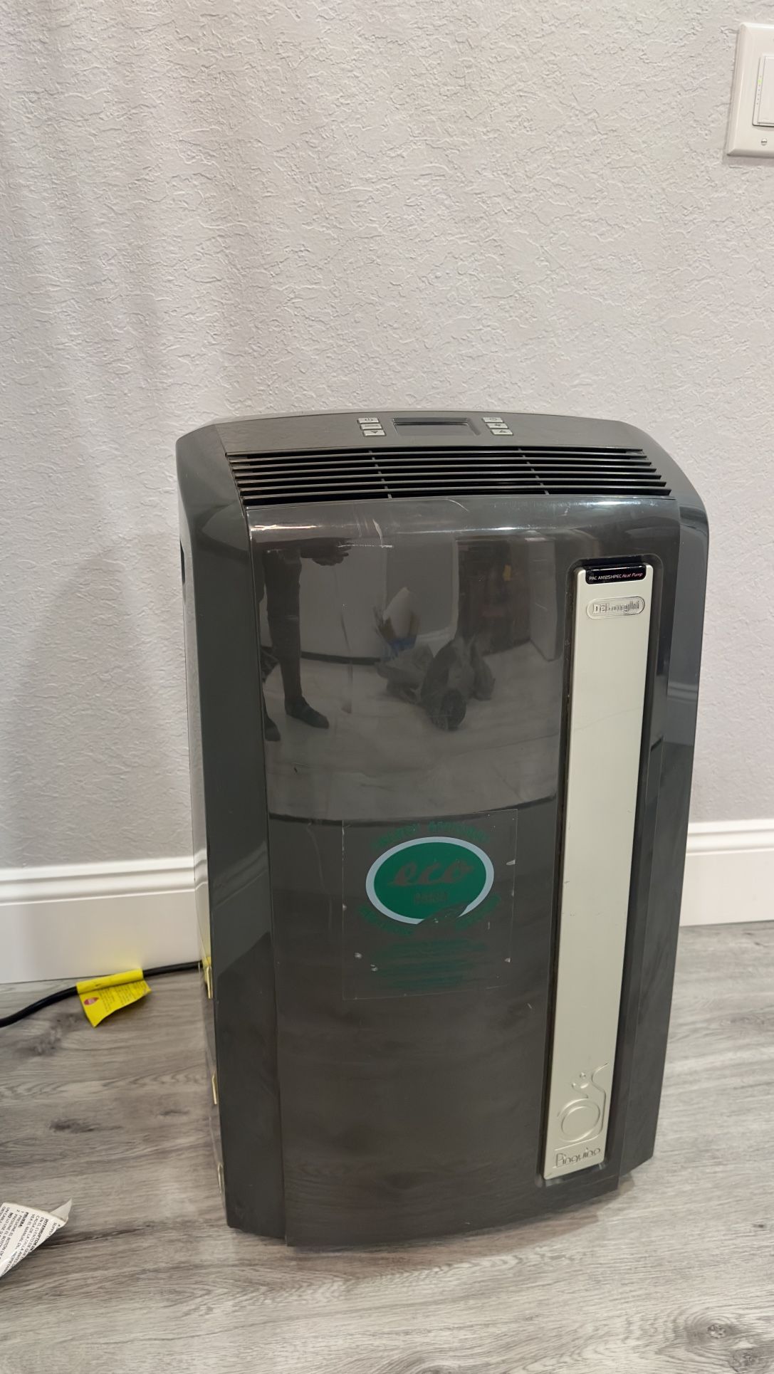 PORTABLE AIR CONDITIONER 