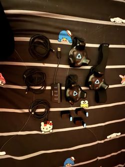 HTC VIVE Full Body Tracking Bundle – 3 Trackers + 2 Base Stations + cords & Straps