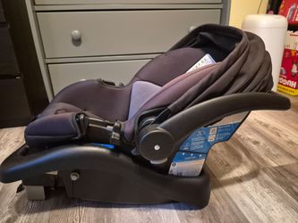 Safty First infant carseat and car base