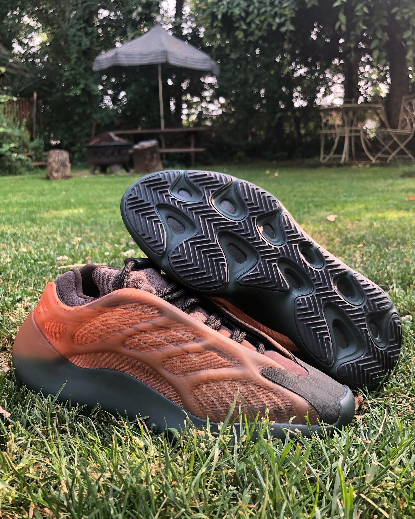 Yeezy 700 V3 Copper Fade Sz 9