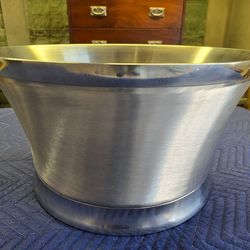 Frontgate beverage tub, double wall stainless steel  designed to be used both indoor and outdoor, new never been used , the diameter size is 20" the h