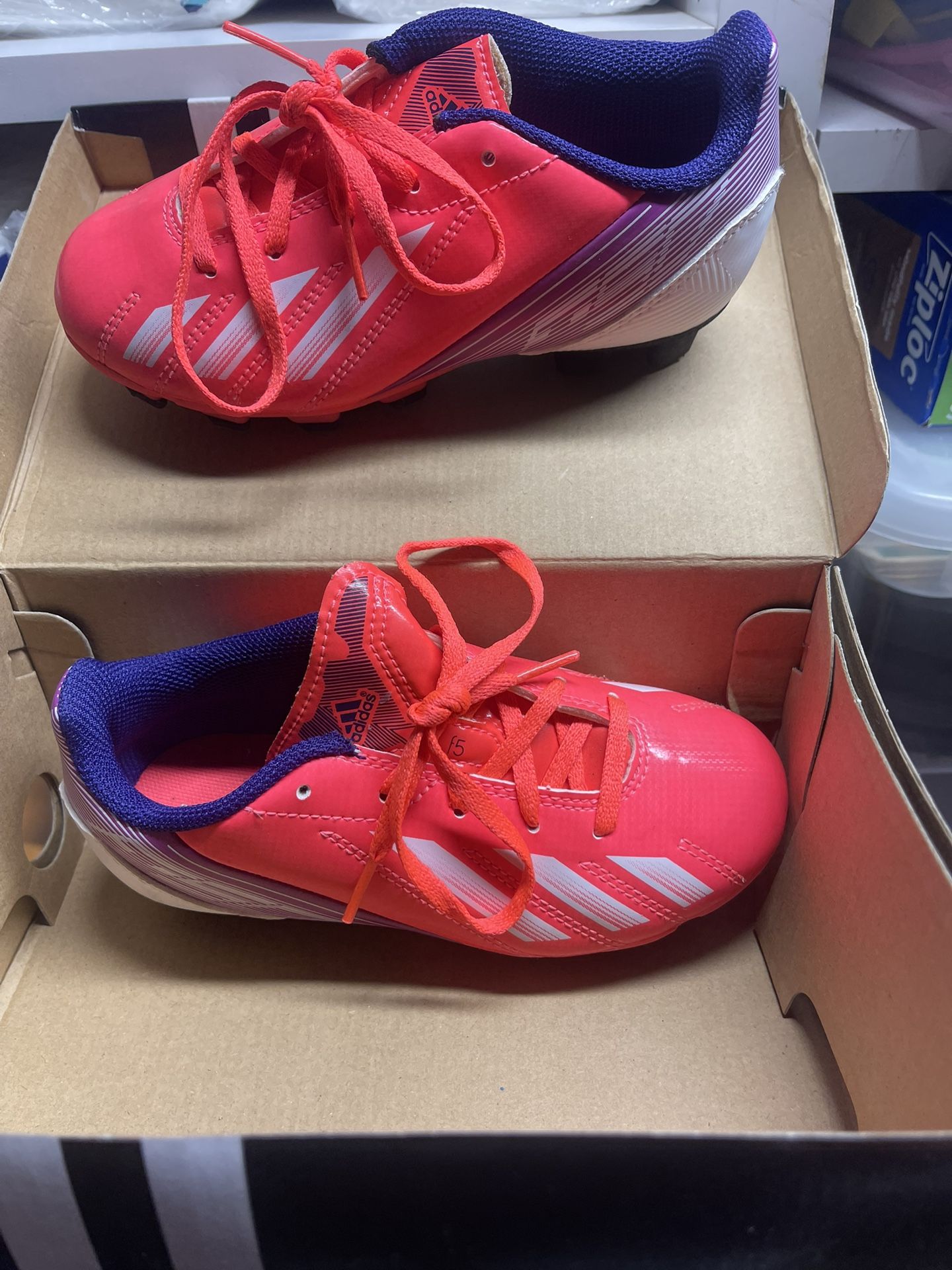 $20 - Kids Adidas Soccer Cleats Size 12 (Kids)