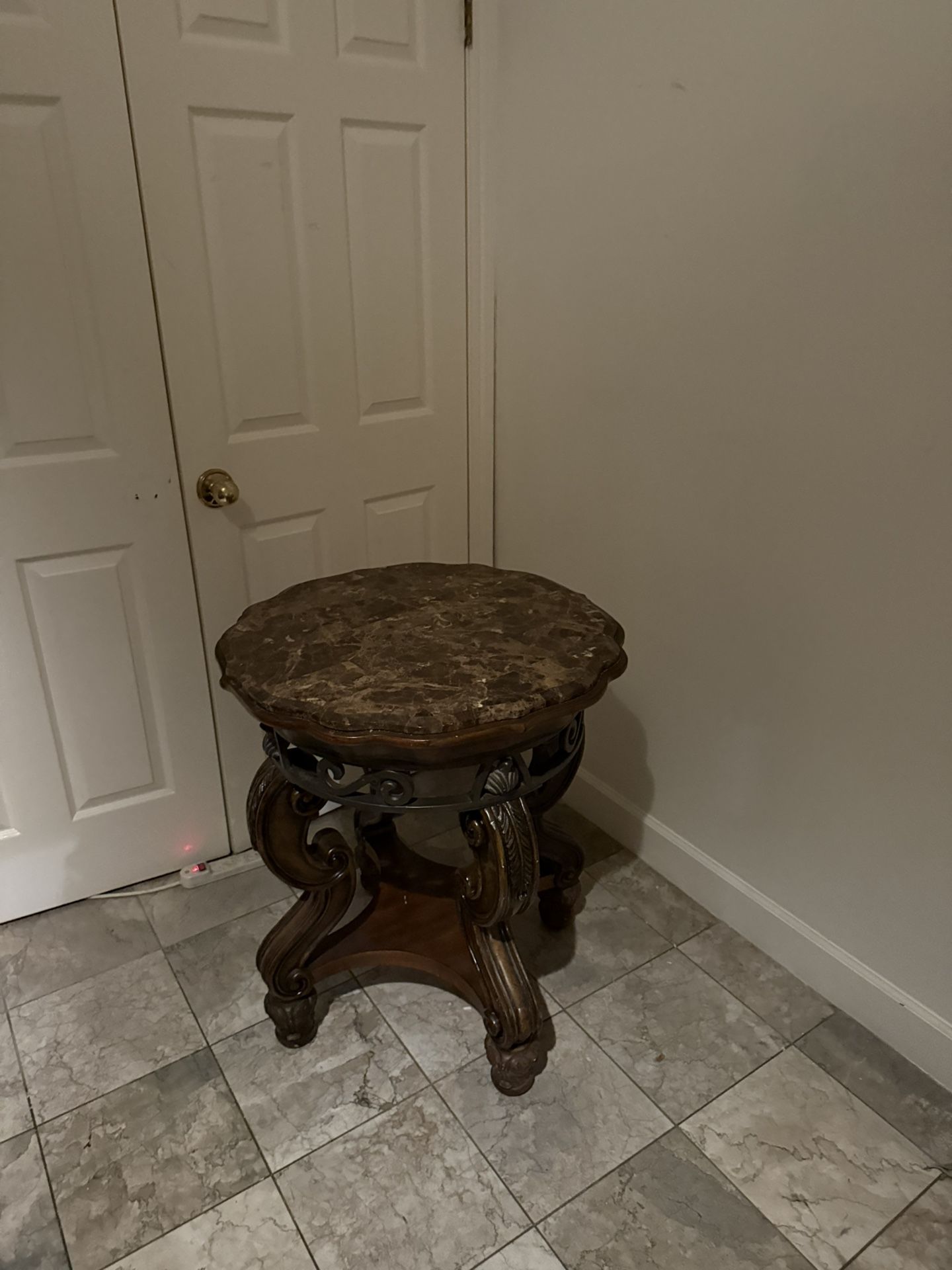 Regal Entry Way Foyer Side Table