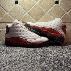 -Jordan 13 “Chicago” -Size 9.5M -Og all -Barely Used -Shipping available -Dm for more info