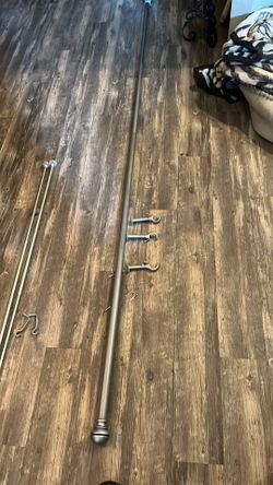 Slider curtain rod with brackets