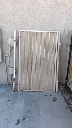 Metal and wood Gate door
