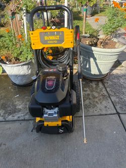 3300 PSI 2.4 GPM Gas Pressure Washer with Honda GCV200 Engine, Heavy-Duty Commercial Cold Water Power Cleaner