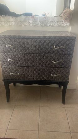 Rooms to Go Accent Chest