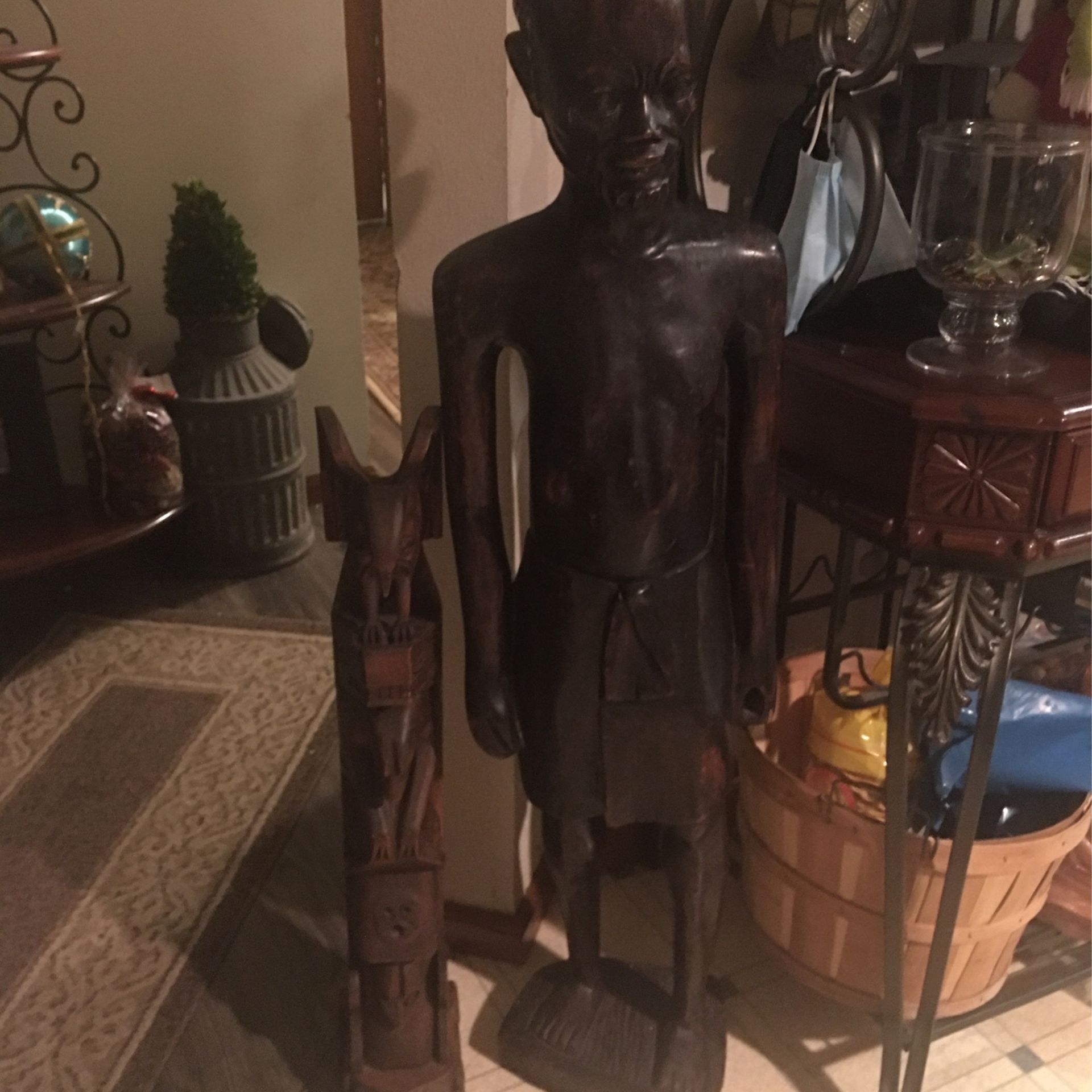 statue