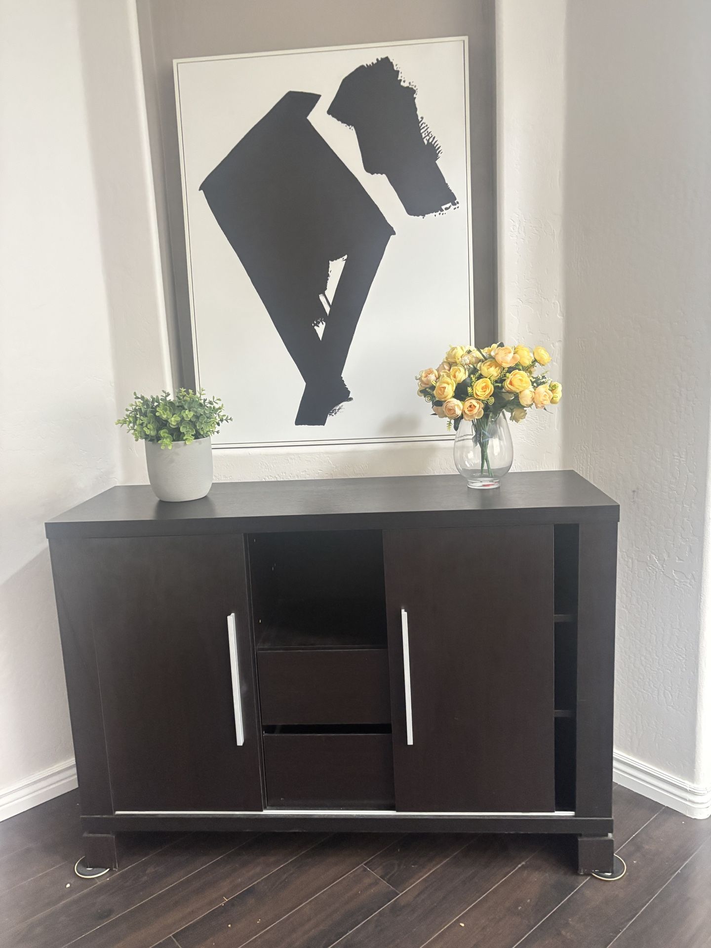 Like New! Console/Entryway Cabinet/credenza 