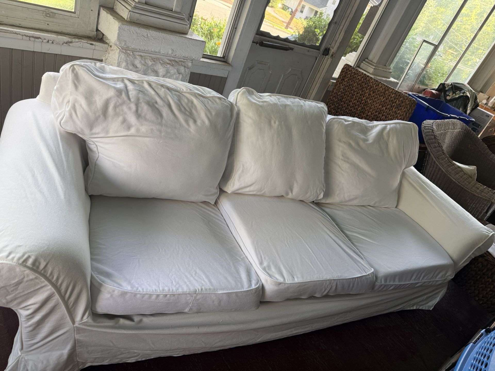Beautiful White Cotton Couch, Very Clean And Pristine !