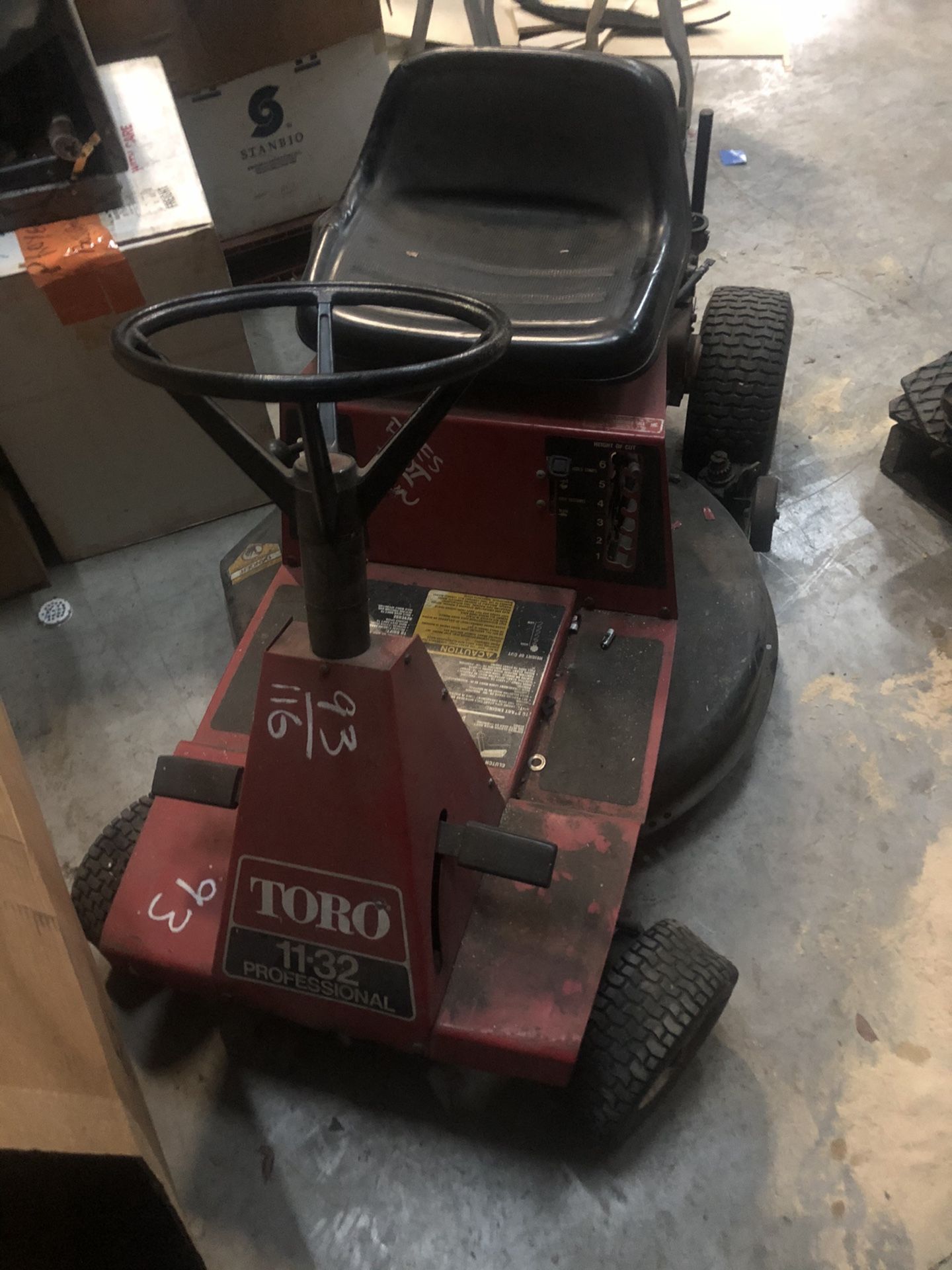 Lawn Mowing Machine _ Toro 11-32 Lawn Mower