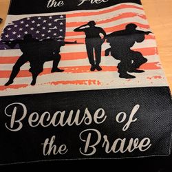 VV-Fourth of July Small banner says "Land of the Free Because of the Brave"