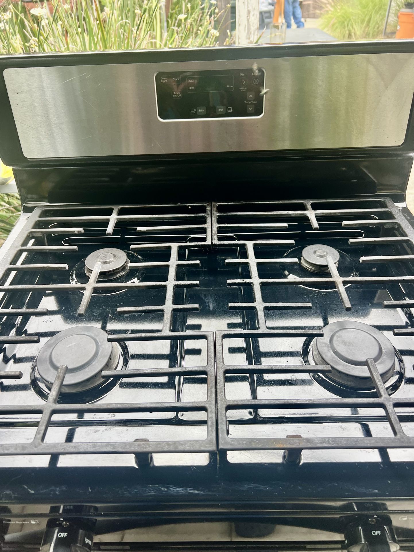 Whirlpool Stainless Steel/Black Stove Includes the hose.