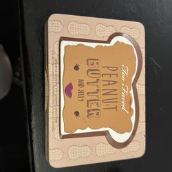 Too Faced peanut butter and jelly model eye shadow