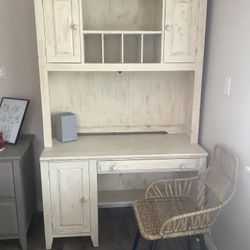 Chalk Painted Desk With Hutch