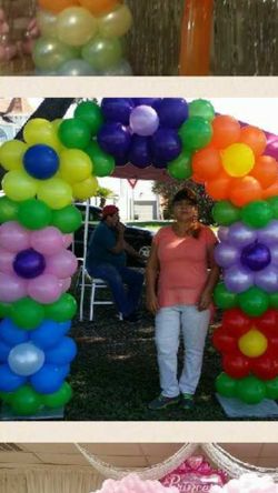 Floral balloon arch/Arco de globos floral