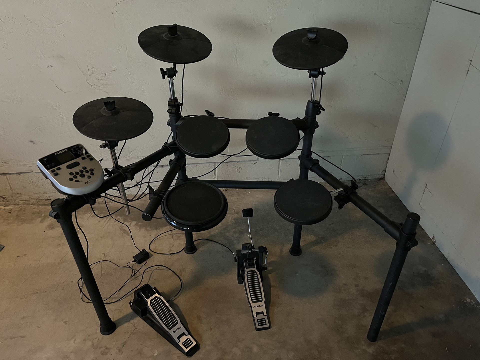 Alesis Electric Drum Kit.  Complete Excellent Condition 
