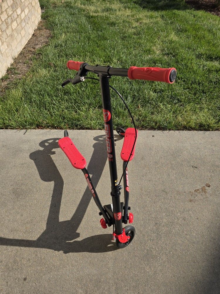 Yvolution Fliker A3 Drift Scooter, 3 Wheels Kids Wiggle Scooter
