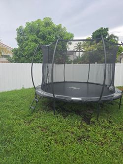 12 foot trampoline with net