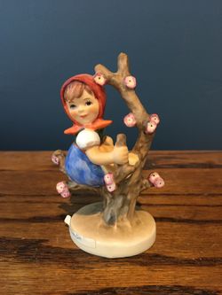 Apple Tree Girl - Goebel Hummel #141 - TMK 6 RARE