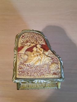 Small Vtg Sankyo Japan Cameo Grand Piano Jewelry Music Trinket Box